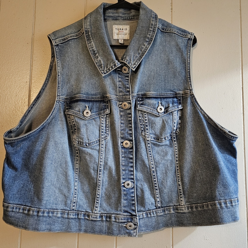 Torrid Denim Vest - Size 4 - NWT